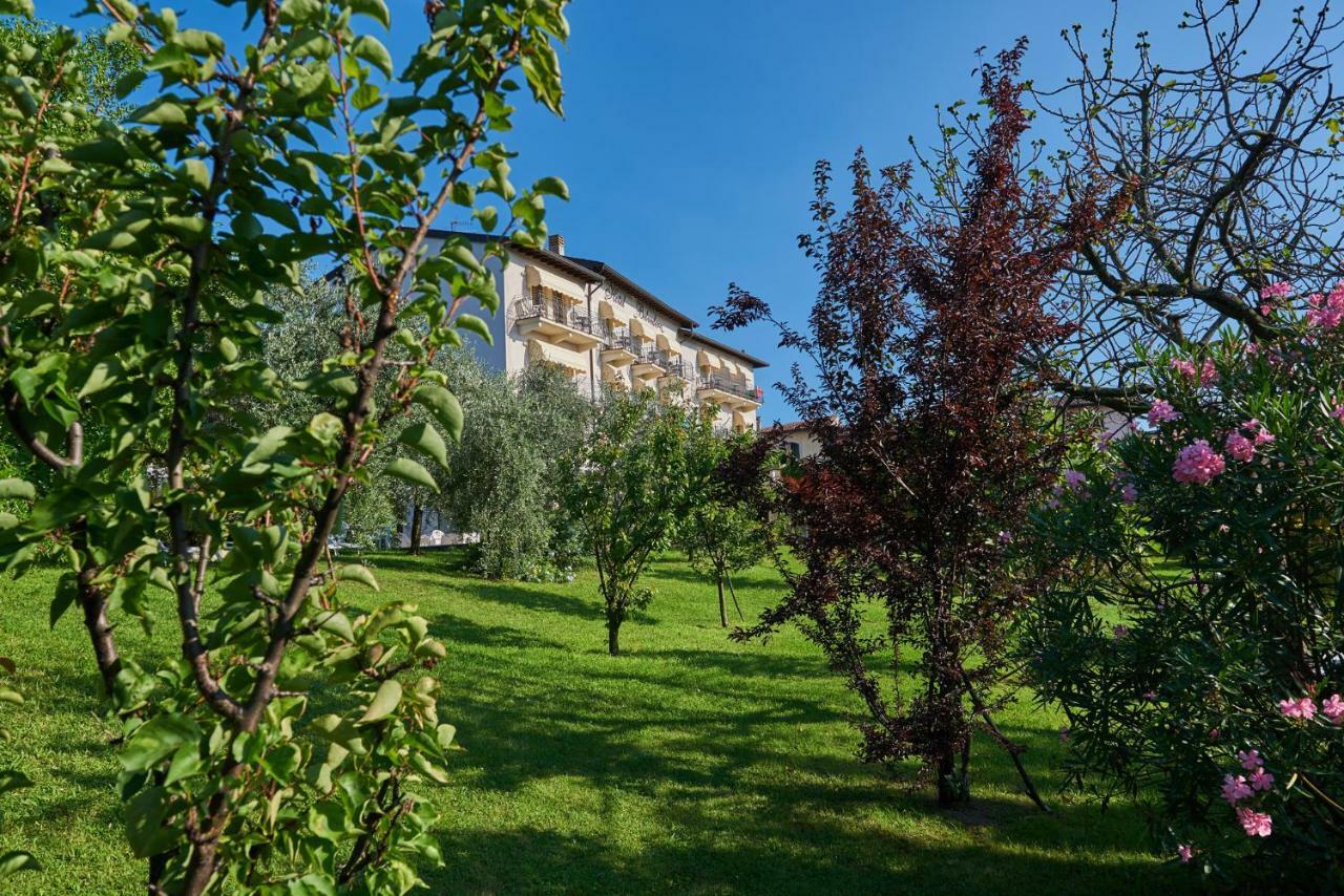 Hotel Belvedere Torri Del Benaco Exterior foto
